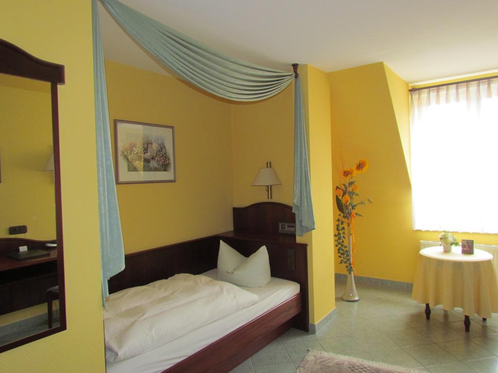 Hotel Zum Erker Trebur Quarto foto
