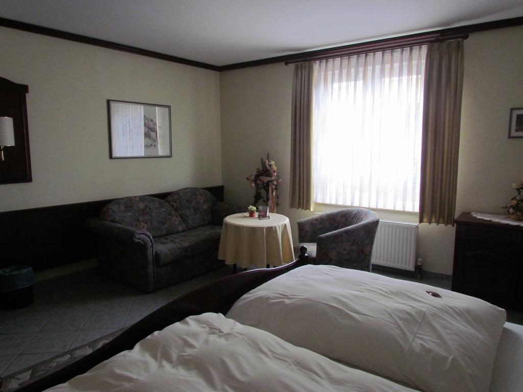 Hotel Zum Erker Trebur Quarto foto