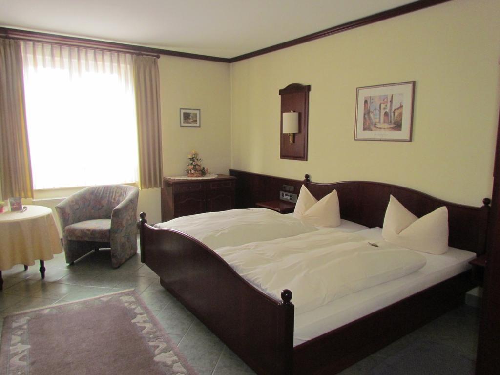 Hotel Zum Erker Trebur Quarto foto